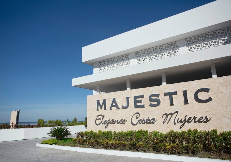 Majestic Elegance Costa Mujeres