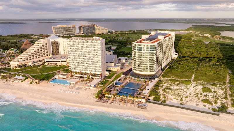 SEADUST CANCUN FAMILY RESORT