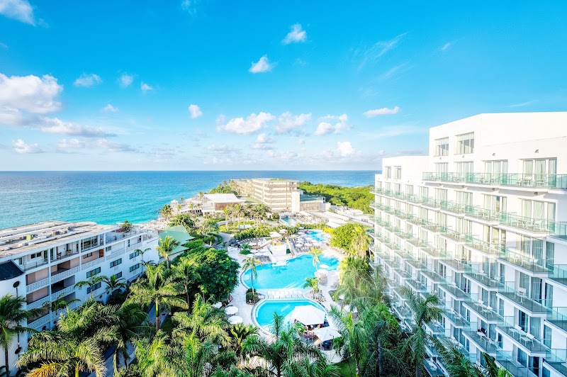 Sonesta Maho Beach Resort, Casino & Spa