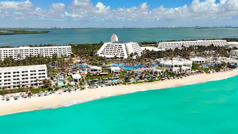 The Grand Oasis Cancun